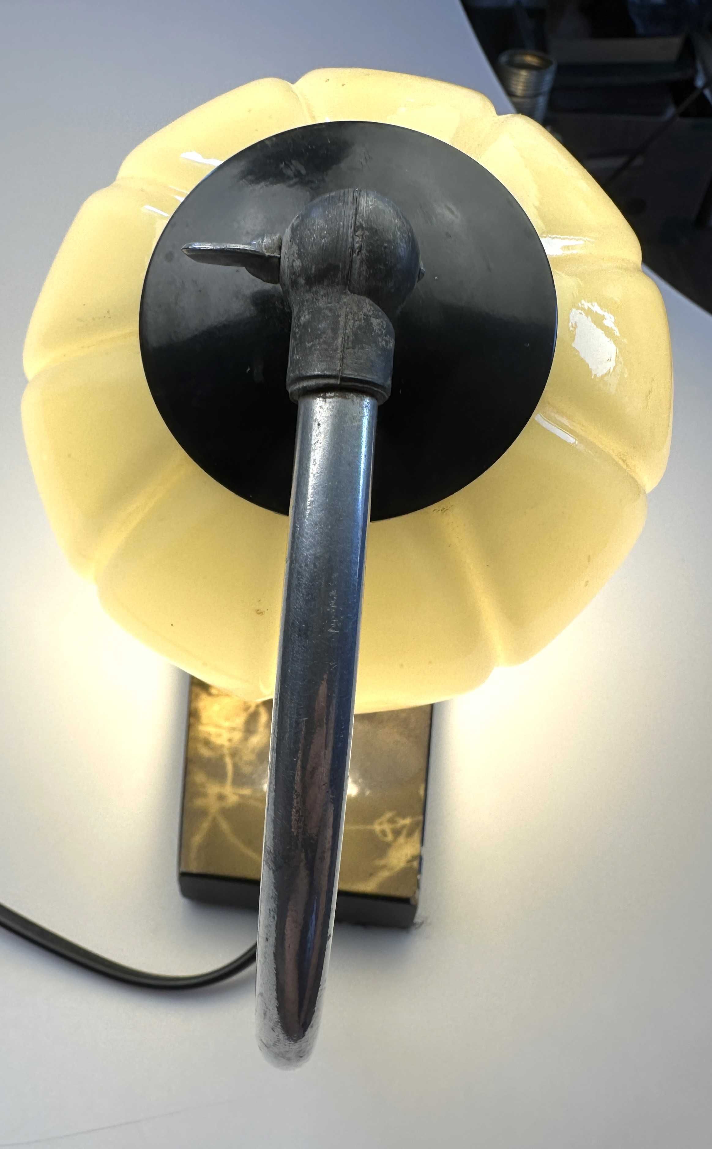 Lampka w stylu arc deco szklany klosz na szafkę lub biurko