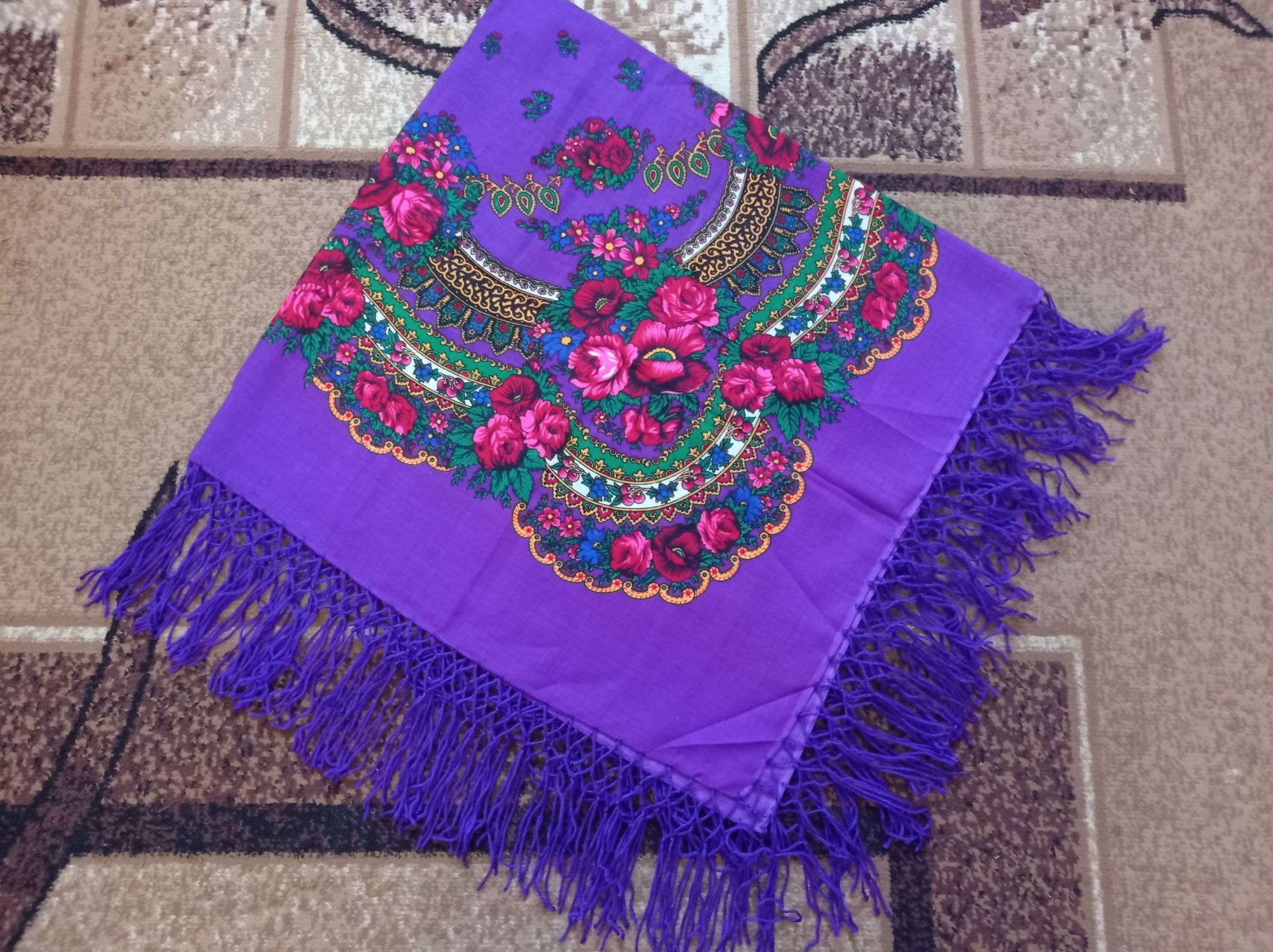 Продаю чудова українська фіолетова хустка з тороками китицями