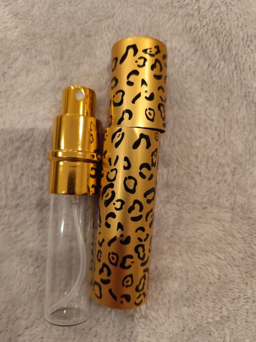 Pente pestanas+Limpador poros+Recarga perfume

Forma curva para s