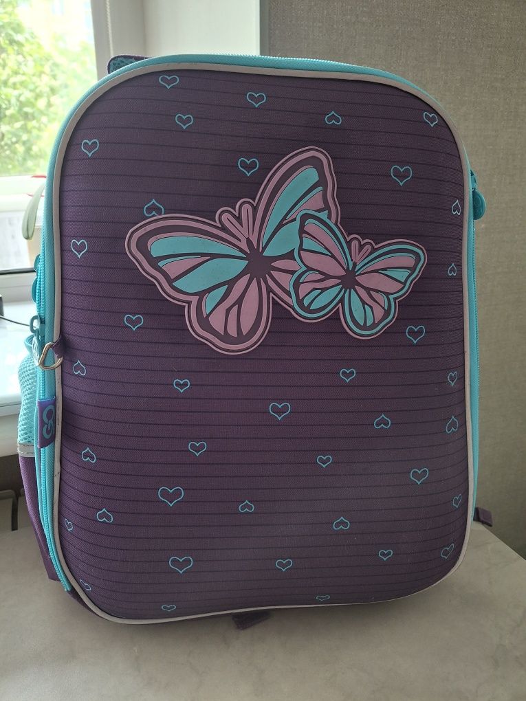 Рюкзак шкільний GoPack Education напівкаркасний Butterflies violet 38х