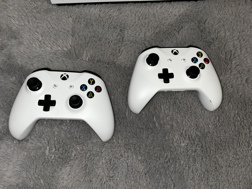 Xbox One S + Gry + 2 Pady