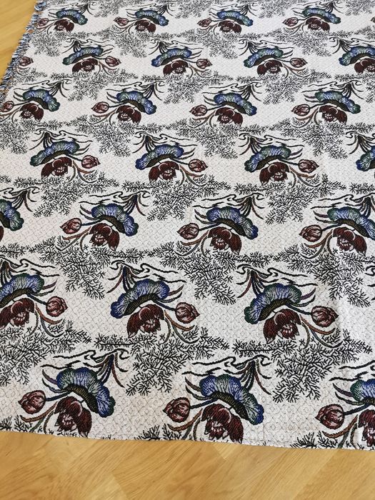 Elegancki obrus / narzuta z Wietnamu – orientalny kwiatowy wzór