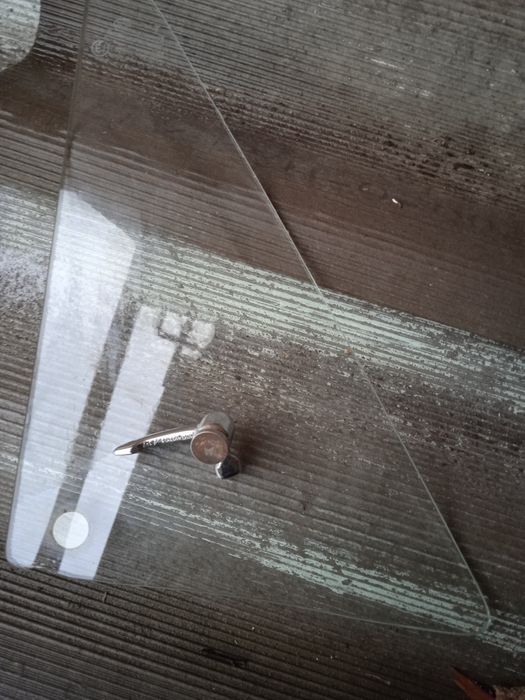 Вітрове скло ваз 2101,правої двері