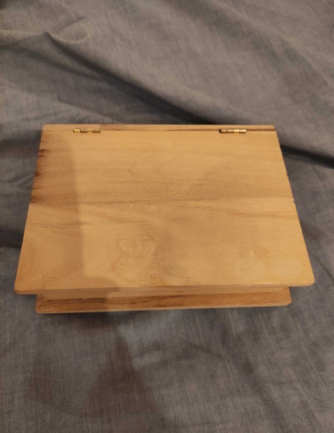 Caixa madeira com dobradiça