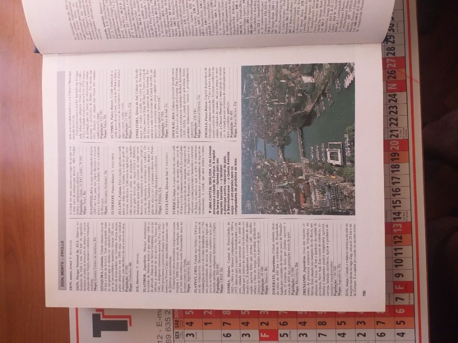 Enciclopédia universal com conhecimento dos países do mundo.