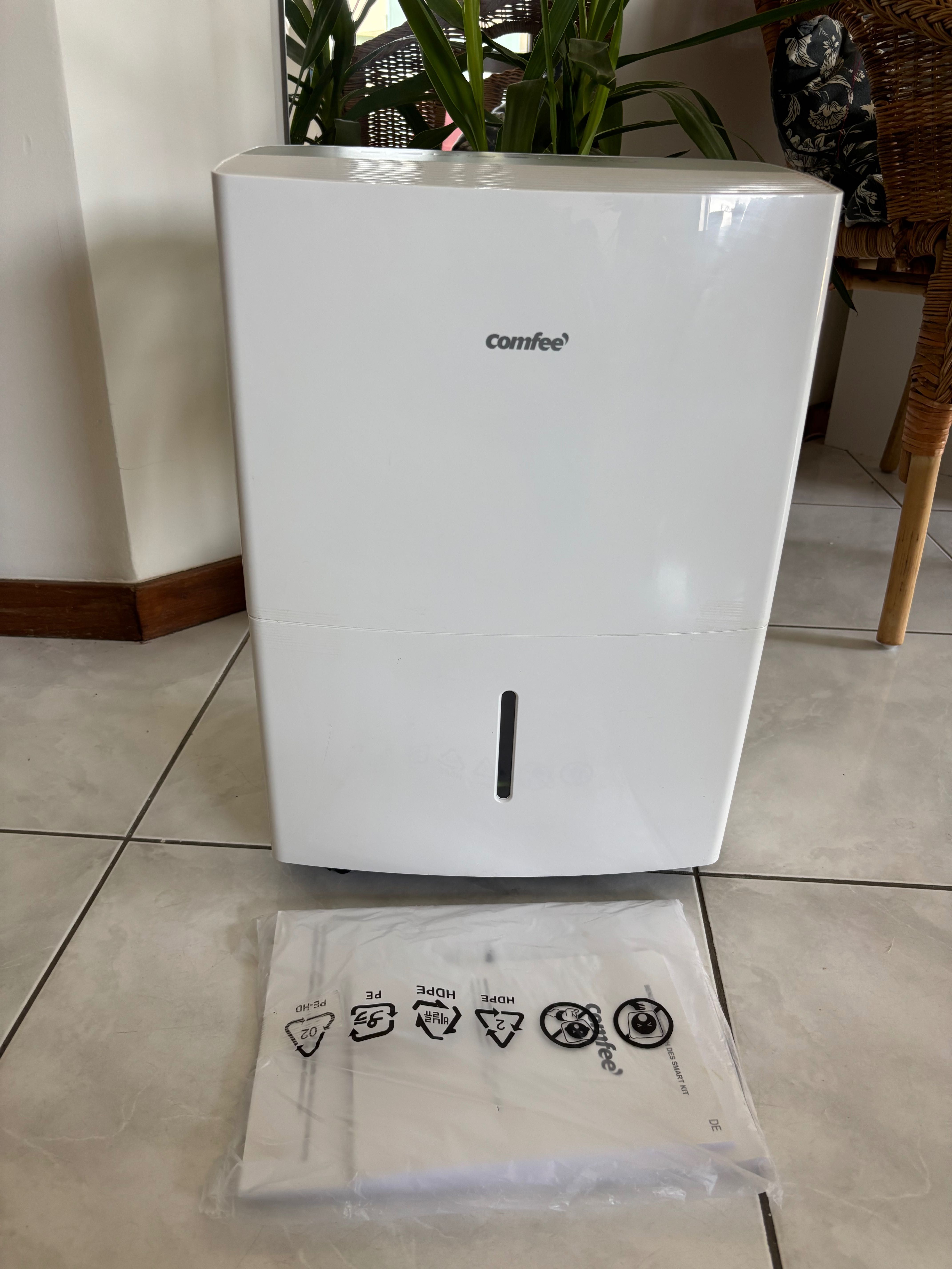 Desumidificador Comfee semi novo