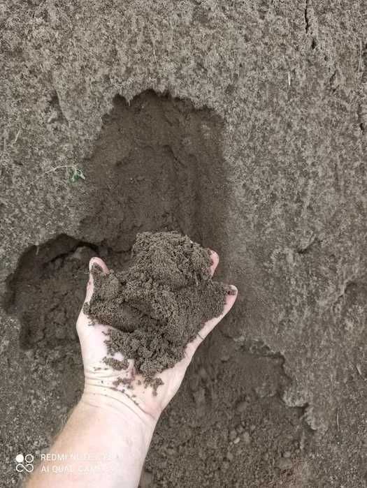 ziemia czarna humus zasypka czarnoziem pod kostke zólty piasek zasypow