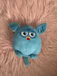 Hasbro Furby niebieski pluszak maskotka wysokość 15cm.