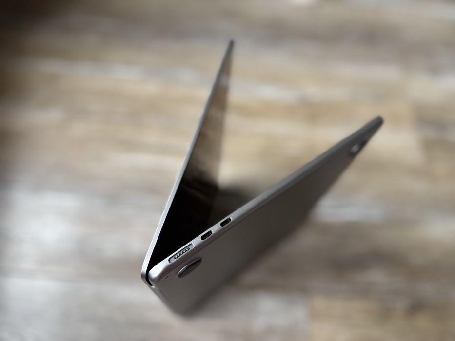 MacBook Air M2 ssd 250gb 8gb - акумулятор 7 цикли