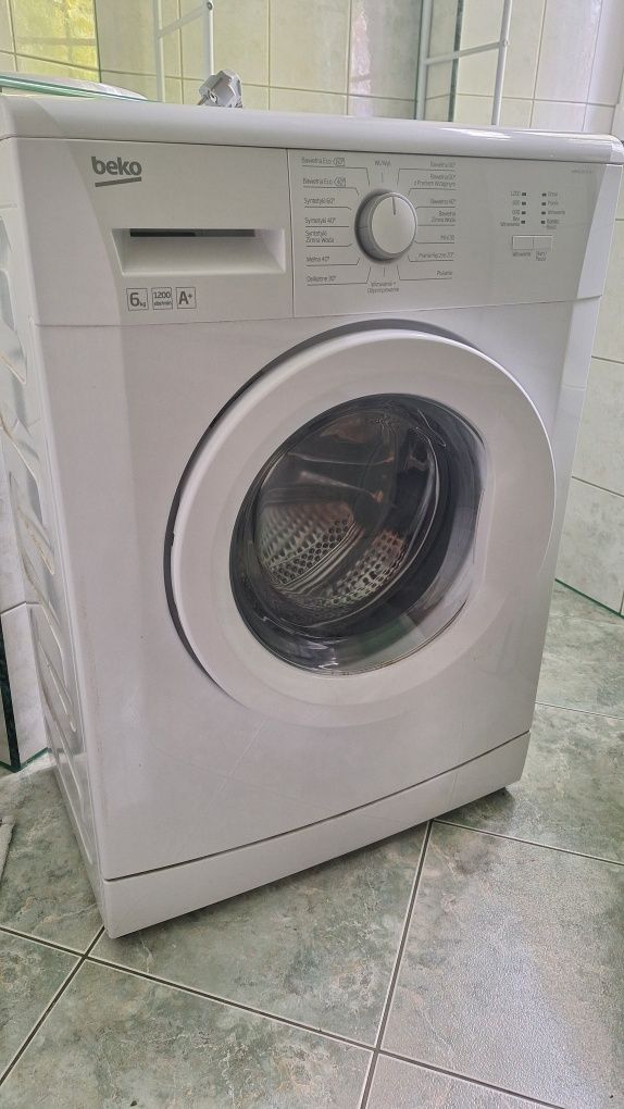 Pralka BEKO, model : WMB 61201 PL NY, stan bdb, w 100 % sprawna, biała