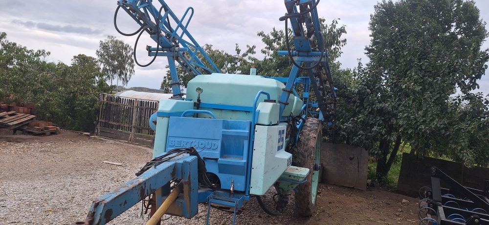 Opryskiwacz Berthoud 21m na części