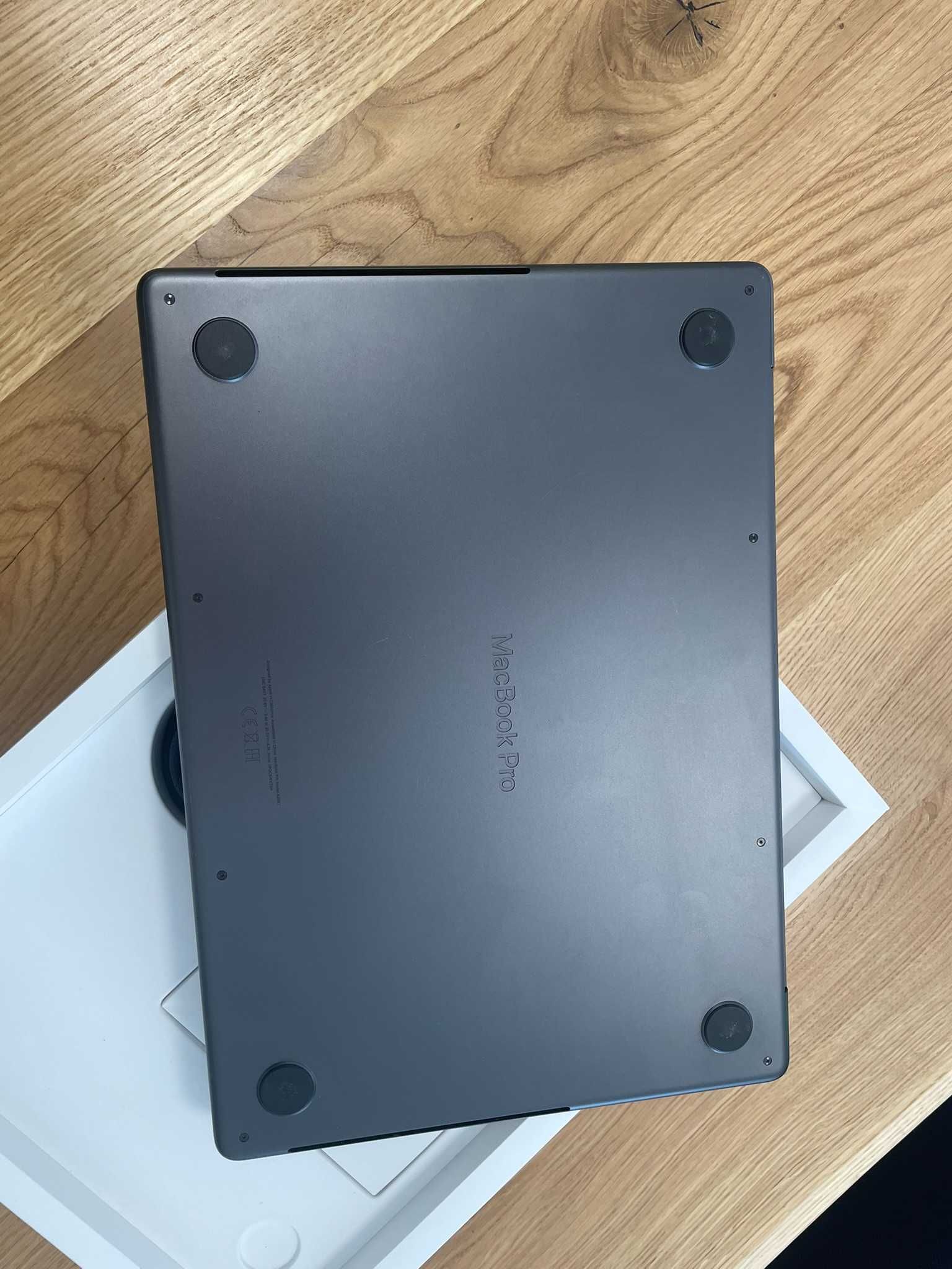 Apple MacBook 14 Pro M3 Pro/18 GB/512/Mac + GRATISY