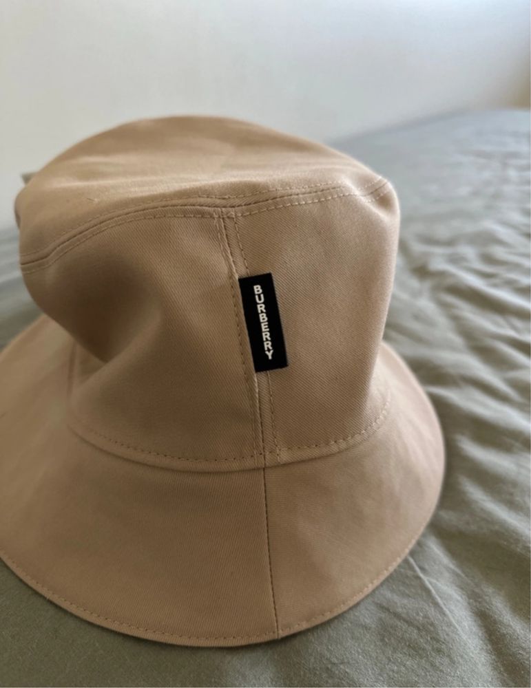 Chapéu Burberry reversivel