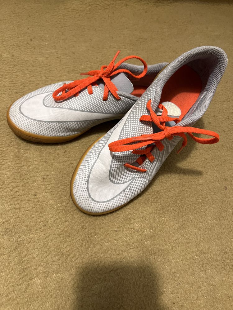 Nike Bravata II IC