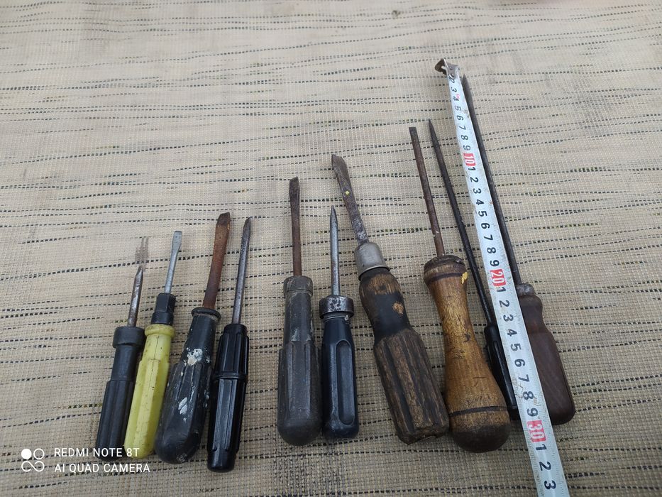 Крім 7.Херсон. Набор отвёрток разных размеров, в залишку крім 7 зліва.