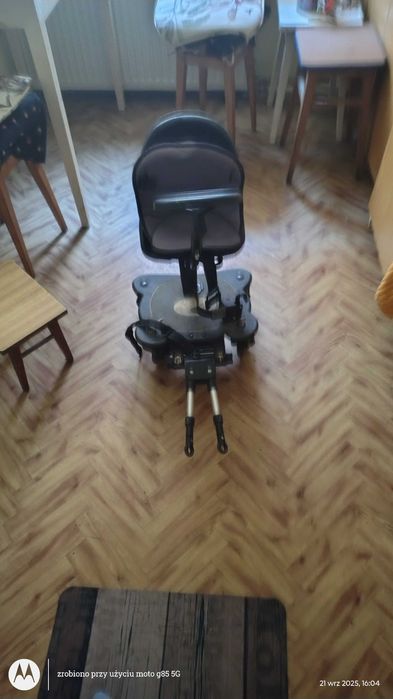 Dostawka do wózka dla dziecka.