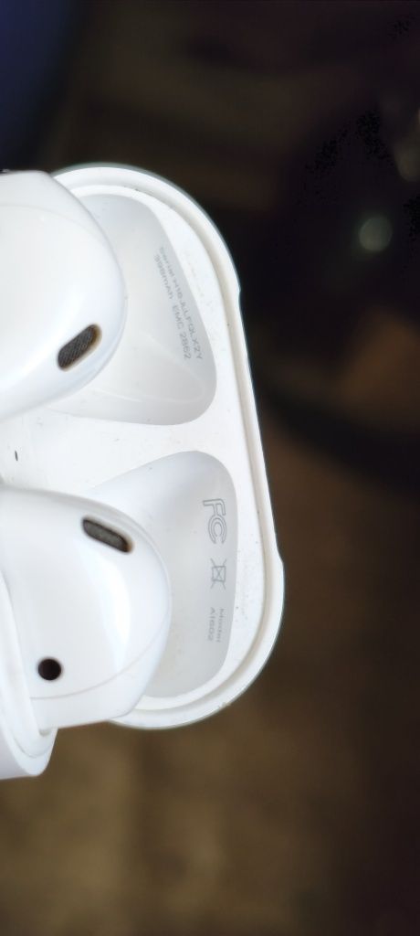 Airpods не работает левый наушник