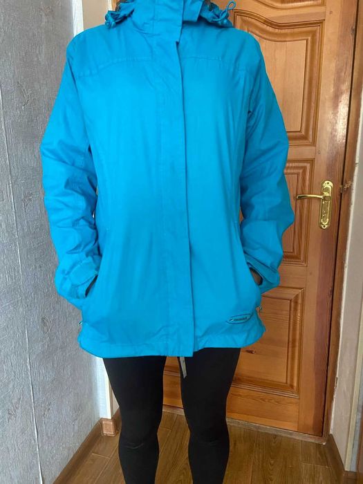 Жіноча куртка весняно -осіння