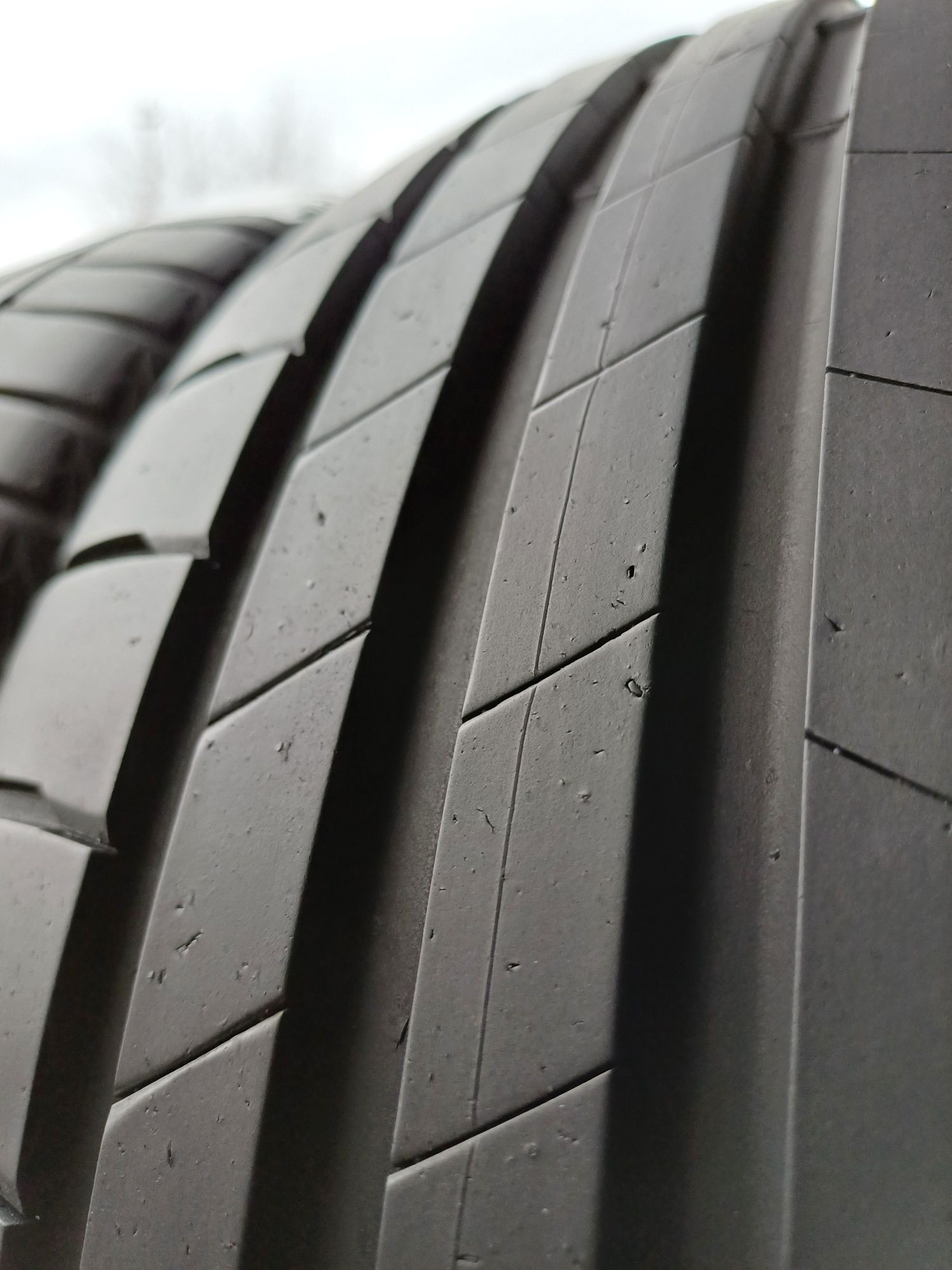 225/40/19 Sprzedam parę opon letnich Bridgestone Turanza M0