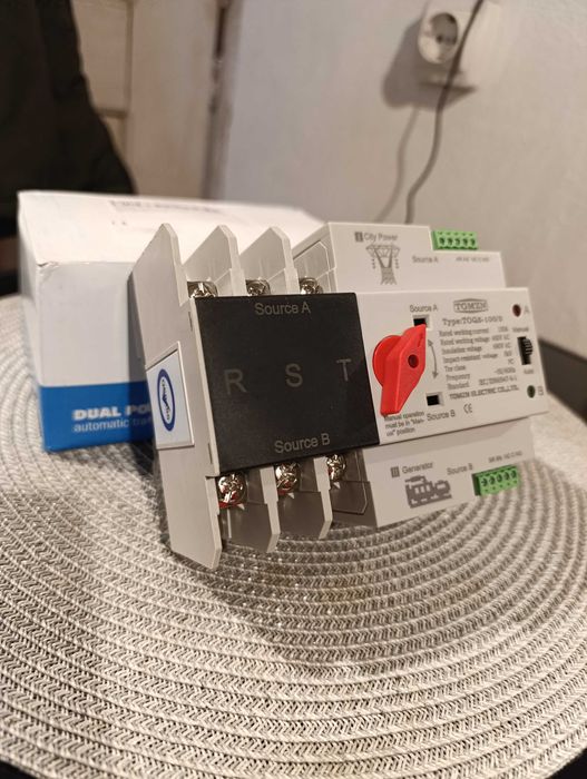 Автоматичний вимикач