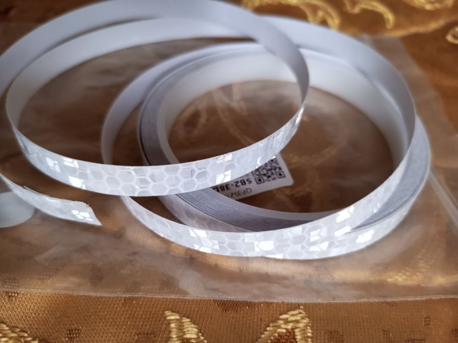 Светоотражающая полоса самоклеющаяся для велосипедов, самокатов,