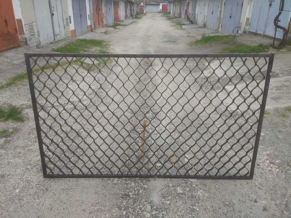 Решітка огорожа ворота металеві секції