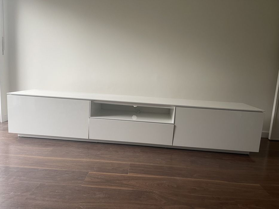 Móvel de televisão Antarte