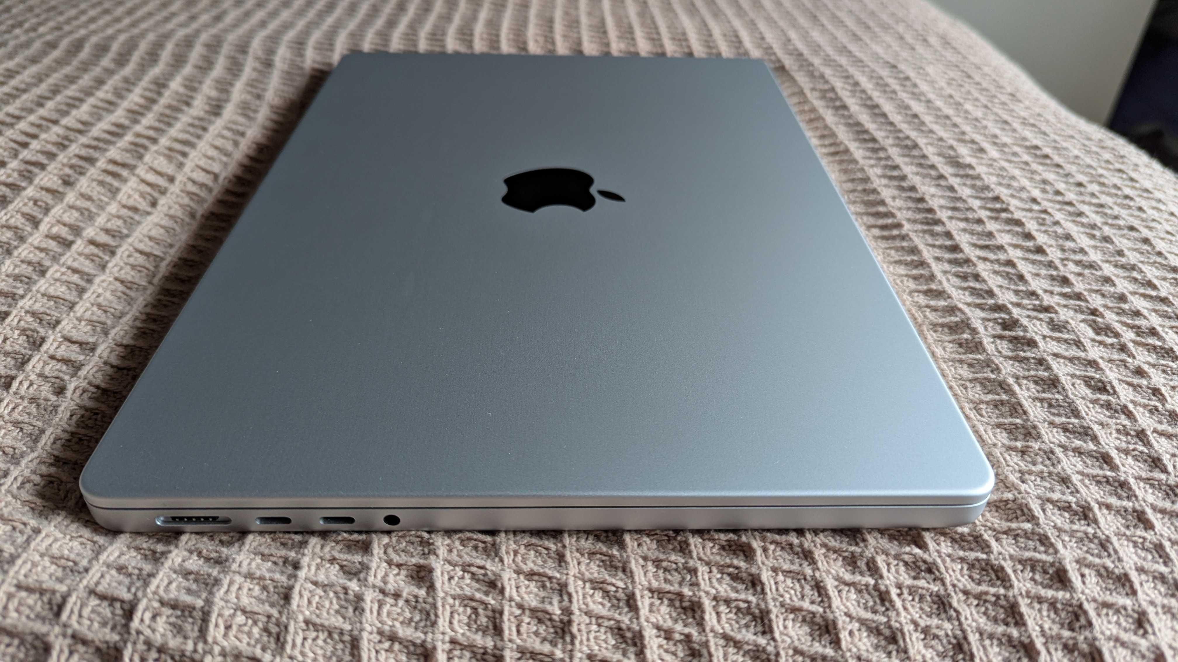 Apple MacBook Pro 14'' Srebrny | M1 Pro | 32GB RAM | 512GB SSD | 14.2"