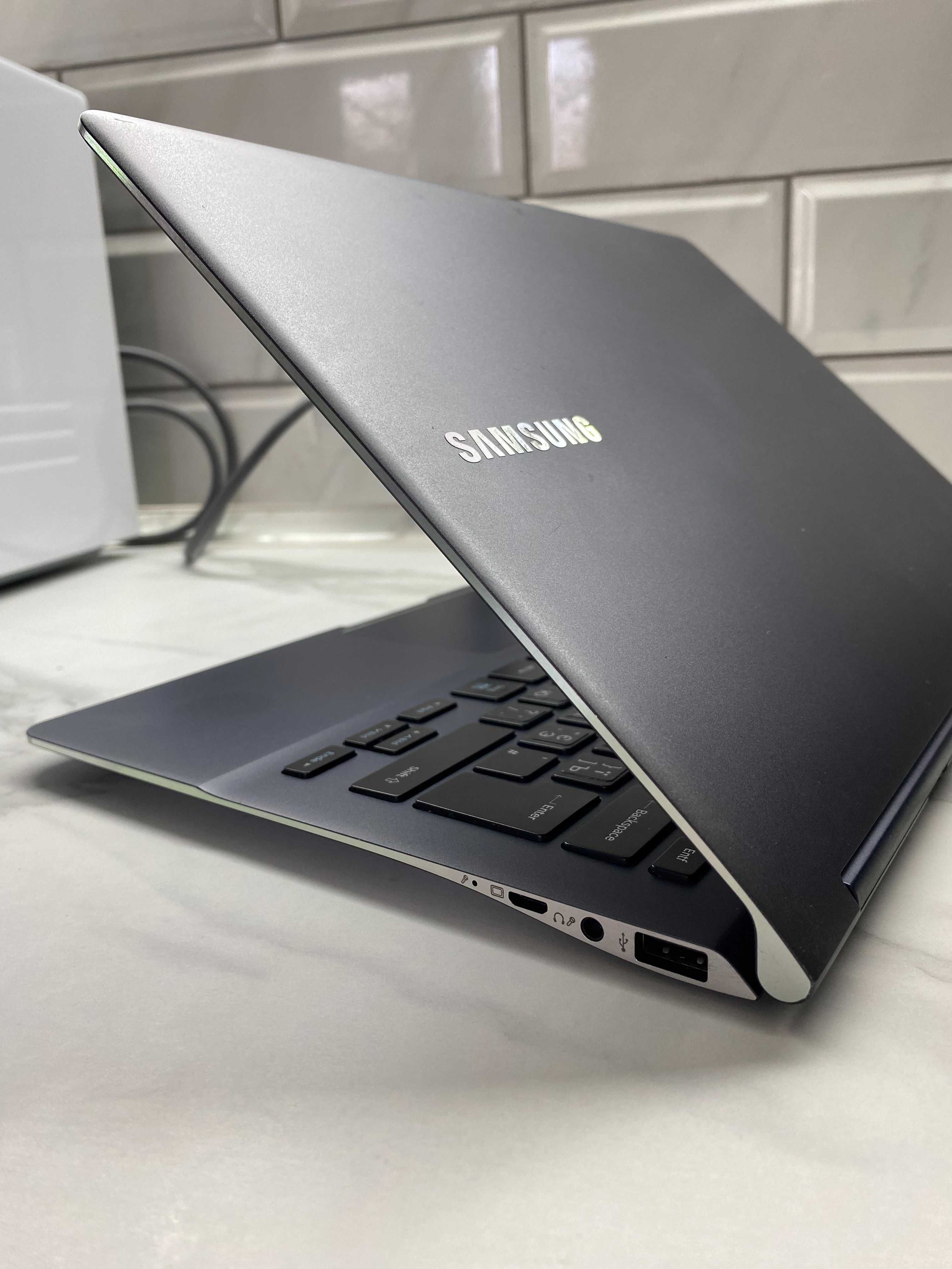 Samsung 900X3B Core i5-2467M/4Гб ОЗУ/128Гб SSD/13.3" HD+