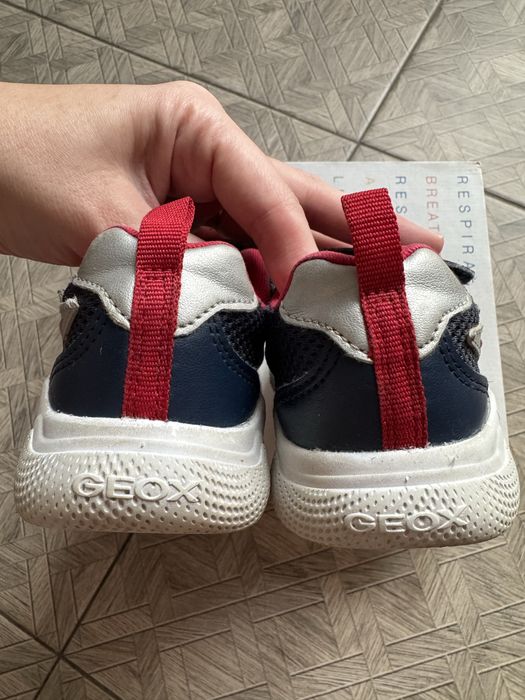 Дитячі кросівки Geox р. 24.  Оригінал, в гарному стані