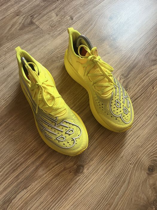 Оригінальні професійні бігові кроссівки New Balnace 40,5 розмір