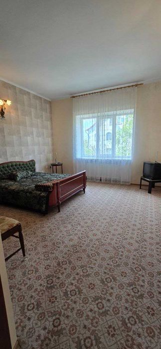 Дом в Золотой Горке, 20 соток, делимый участок, винный погреб, сауна