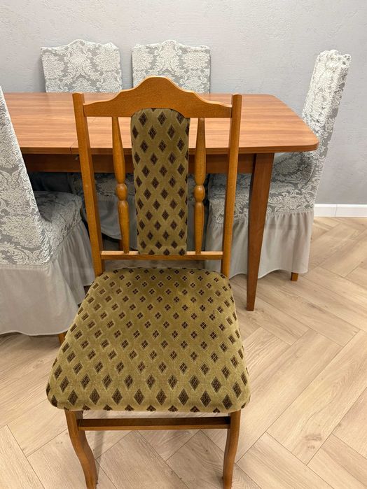 Stół do jadalni rozkładany z krzesłami