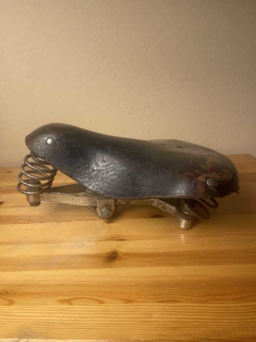 Zabytkowe przedwojenne siodełko rowerowe skórzane Brooks na sprężynach