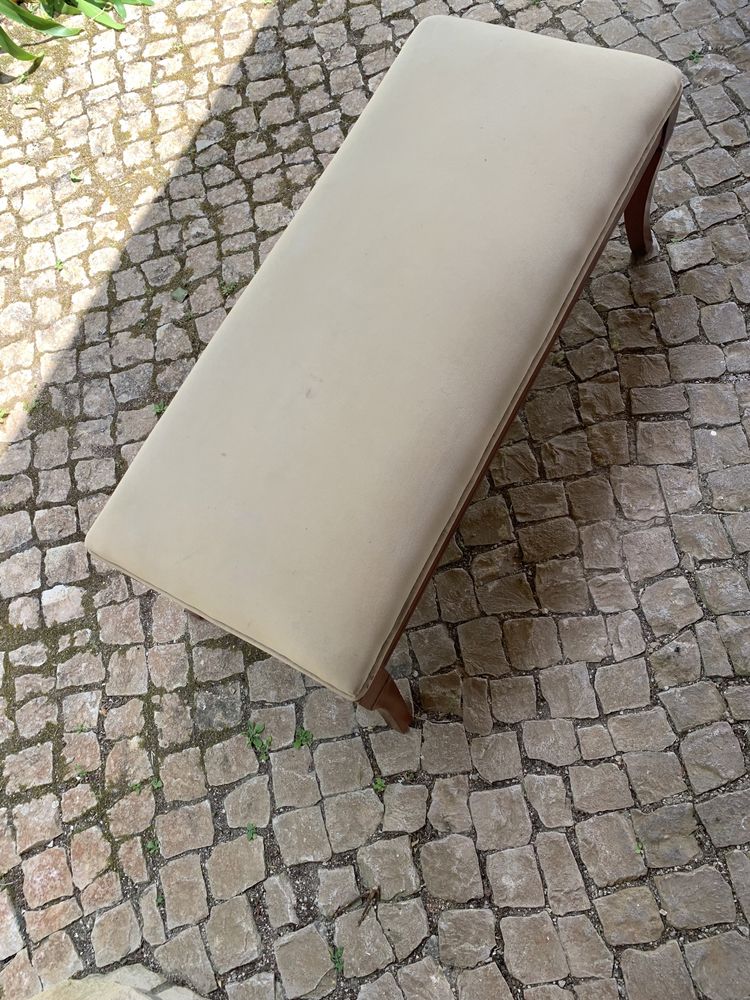 Banquinho madeira e veludo