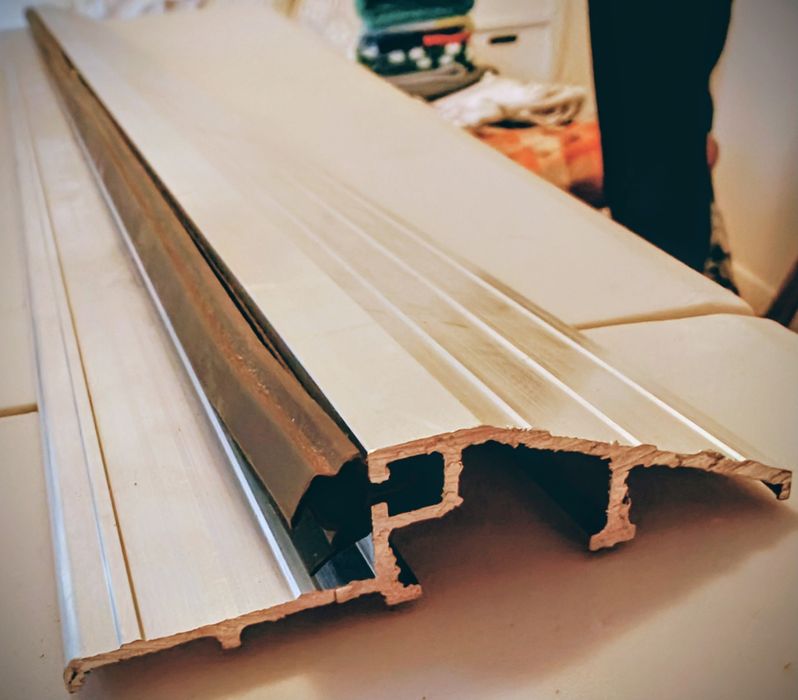 Próg aluminiowy uniwersalny z uszczelką 93cm PL