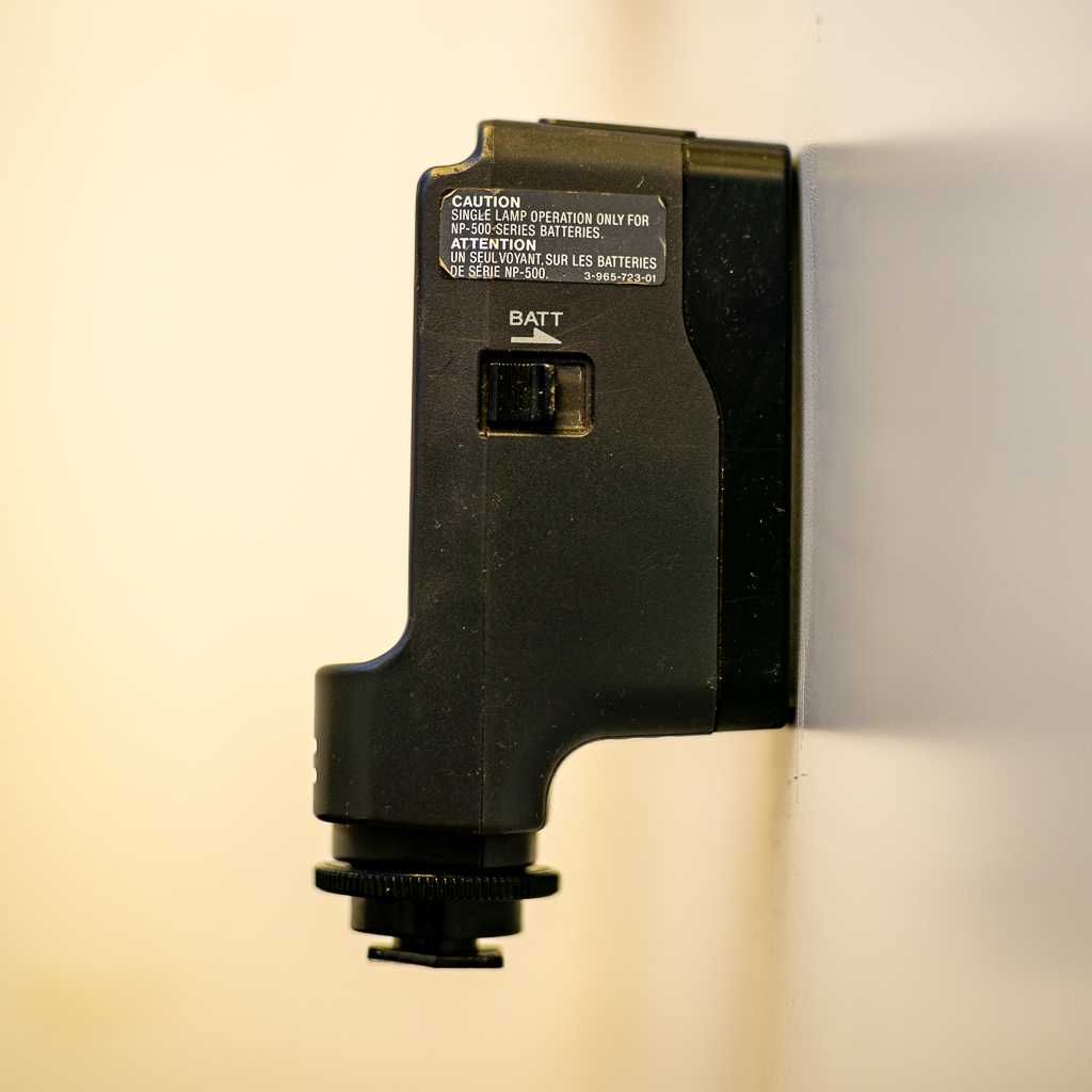 Накамерний освітлювач Sony HVL-20DW2