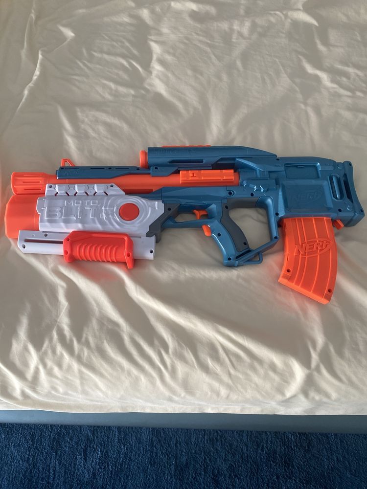 Pistola nerf, com balas