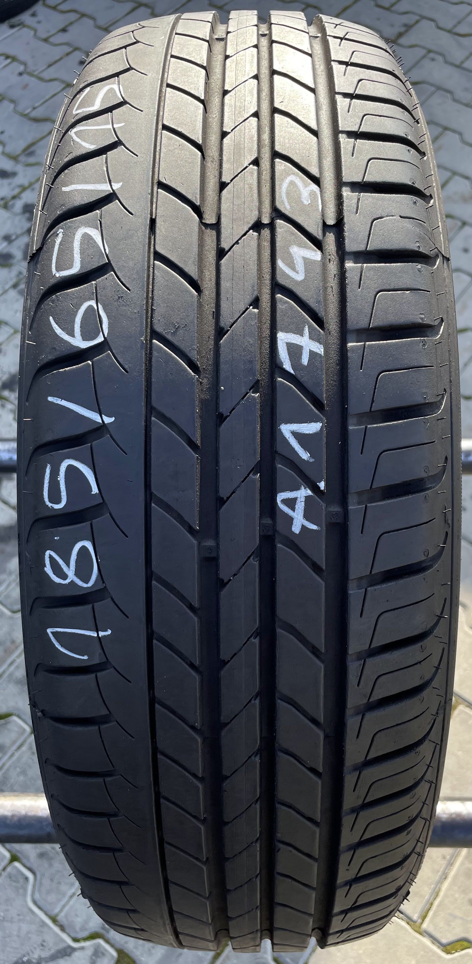 185/65/15 Goodyear Dura Grip 88T