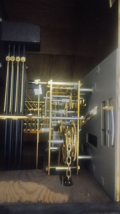 Продам годинник механічний в дубовому каркасі з Німеччини.