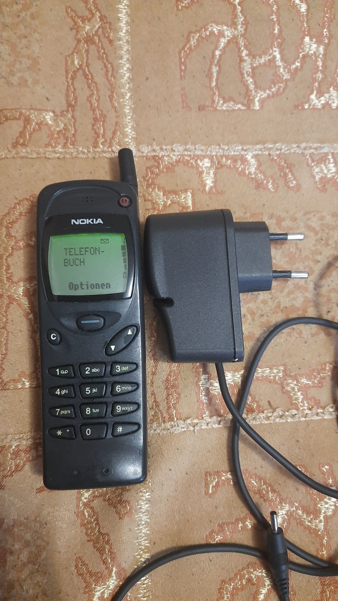Вінтажний мобільний телефон Nokia 3110