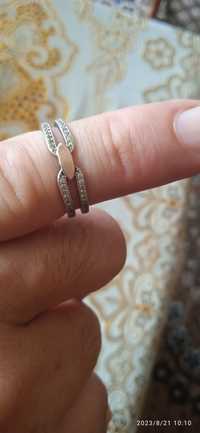 Серебряное кольцо с золотой вставочкой