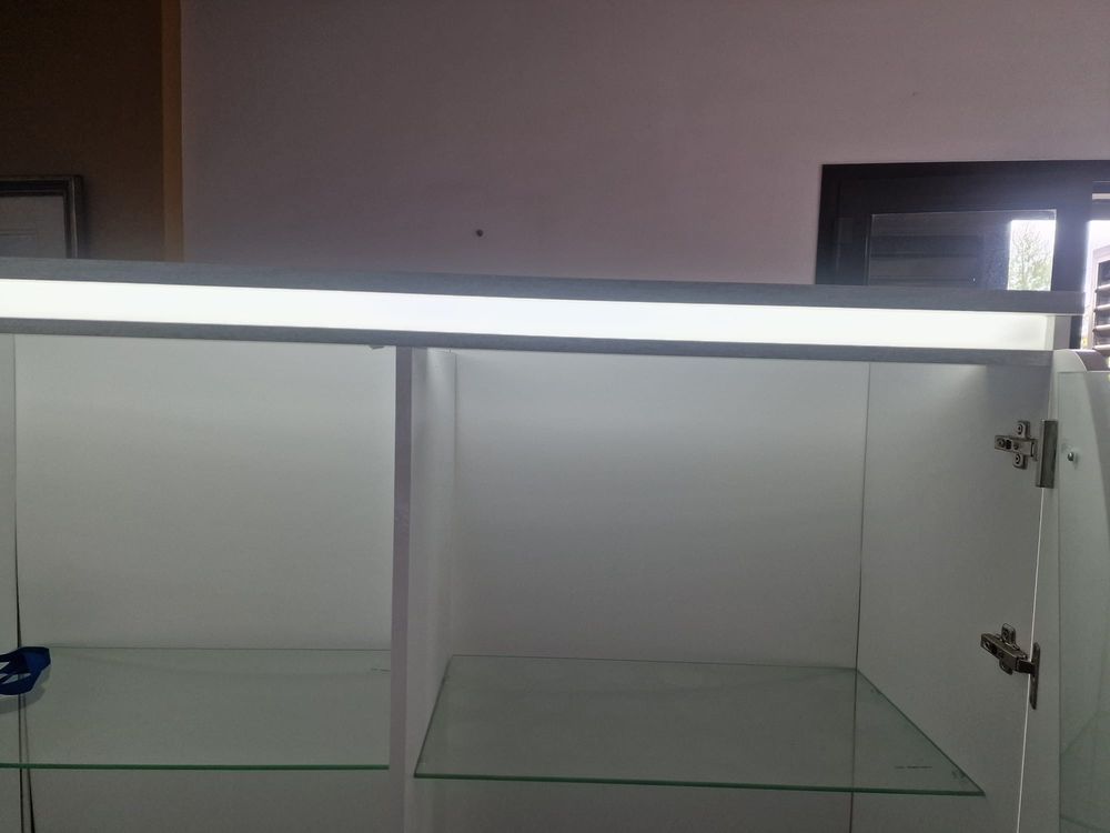 Vitrine para copos com luz