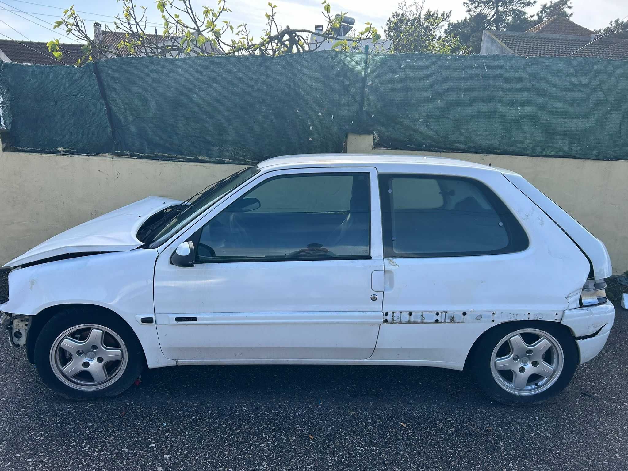 Citroën Saxo para Peças (Acidentado LER DESCRIÇÃO)