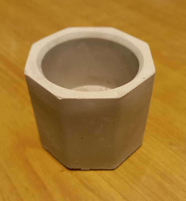 Vasos artesanais em cimento para cactos, suculentas ou ornamentais.