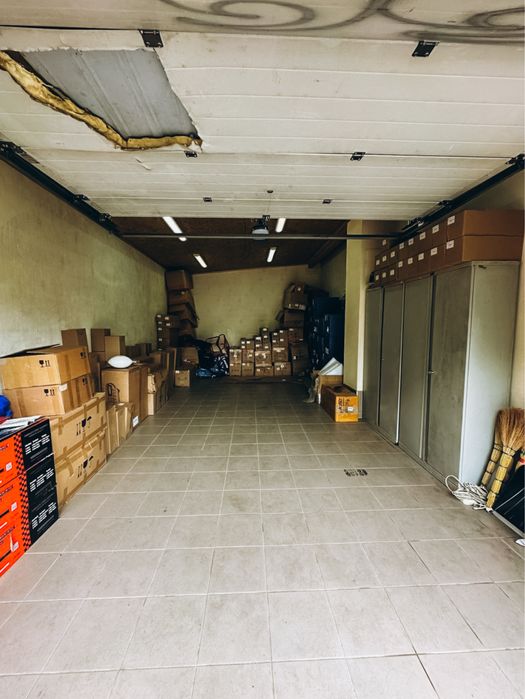 Продаж будинку з ремонтом. Центр. Велика ділянка. Озеро поруч.