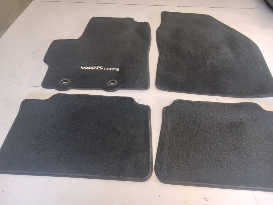 Oryginalne dywaniki welurowe Toyota Yaris cross