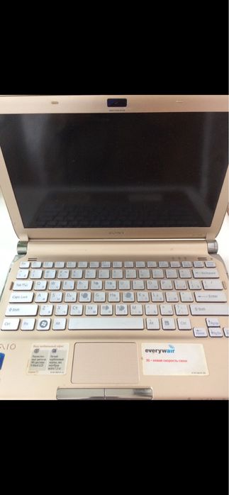 Ноутбук Sony 14 золотого цвета