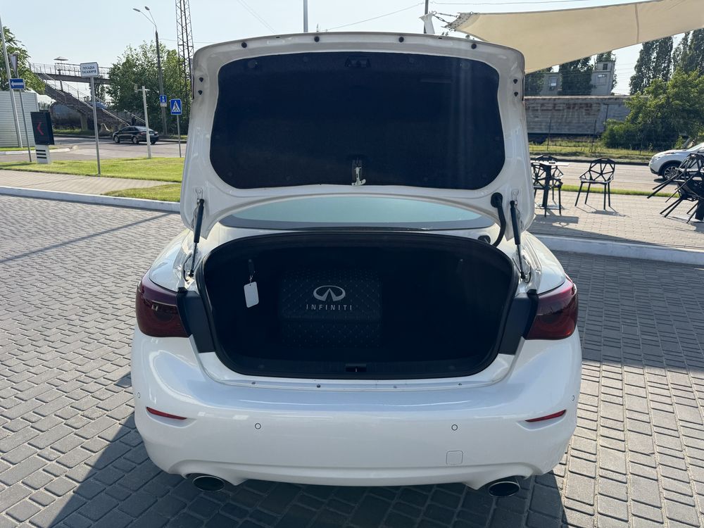 Продам Infiniti Q50 2.2 дизель 2015 год