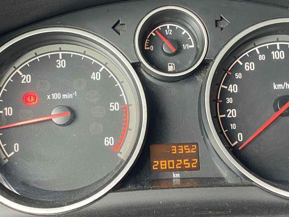 Пропоную Zafira 1.9 tdi